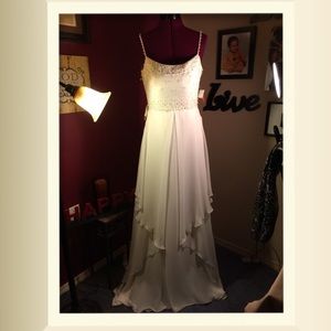 Brand new, never worn Wedding gown
